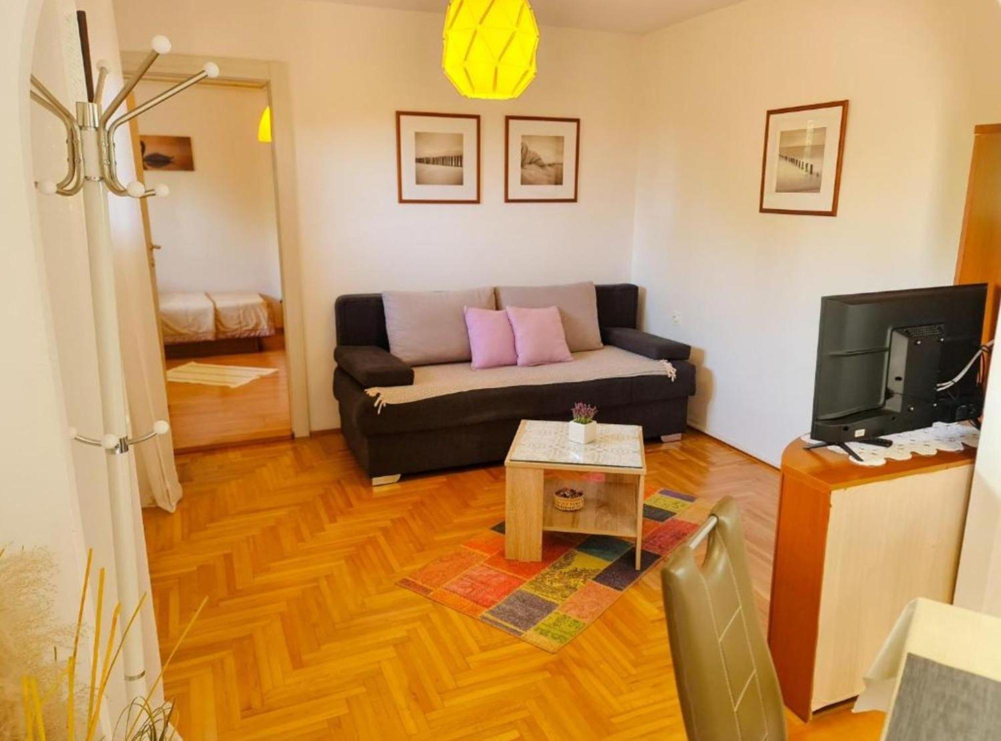 Apartments Marko 노비비노돌스키 외부 사진